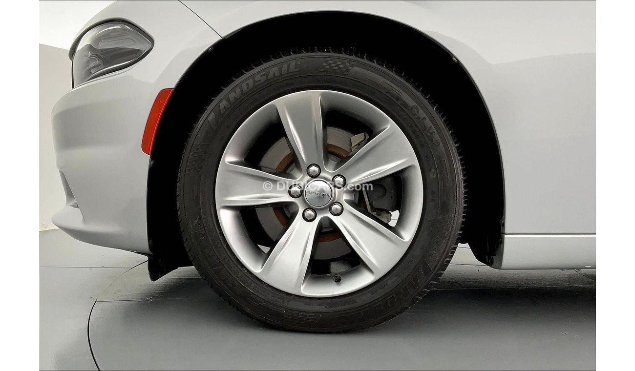 Dodge Charger SXT / SE