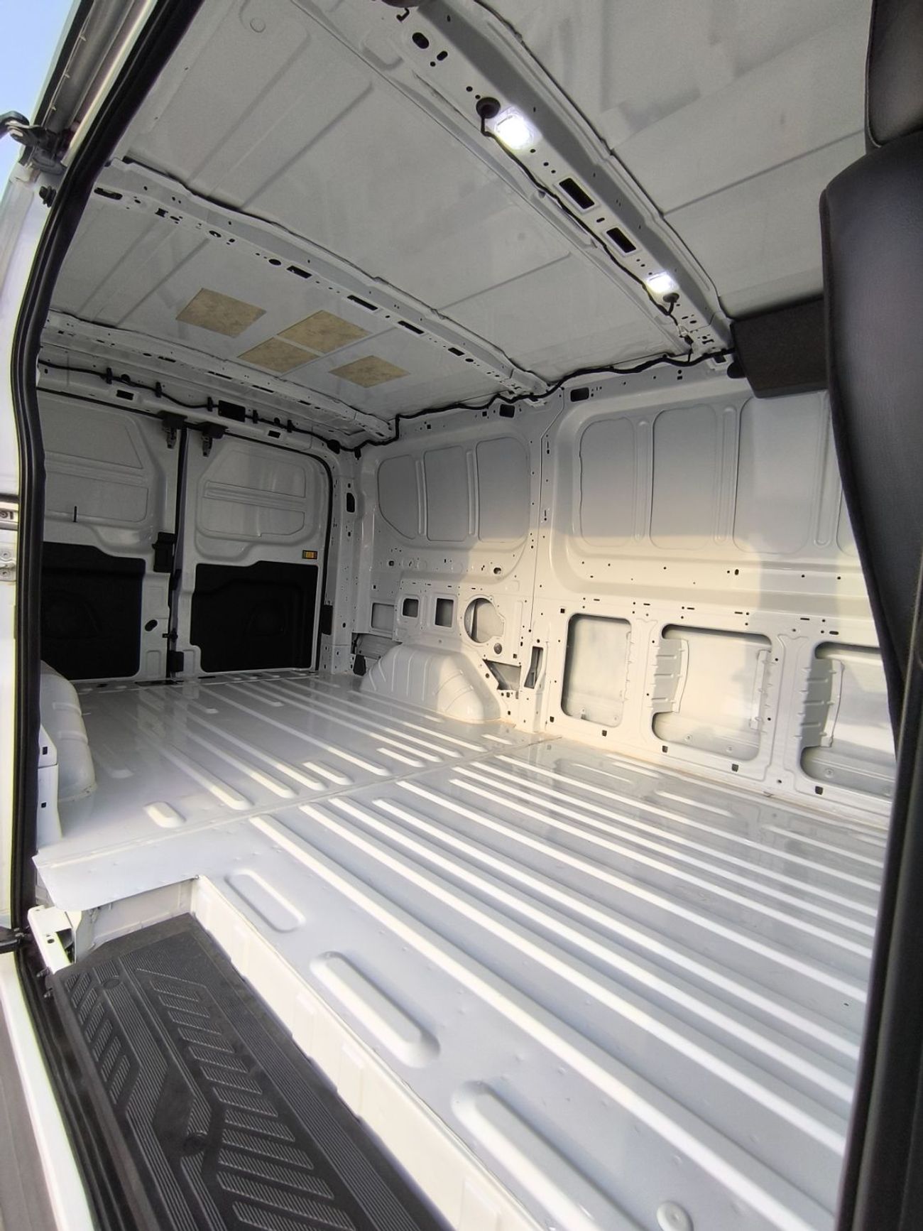 فورد ترانزيت كستم FORD TRANSIT 150 VAN