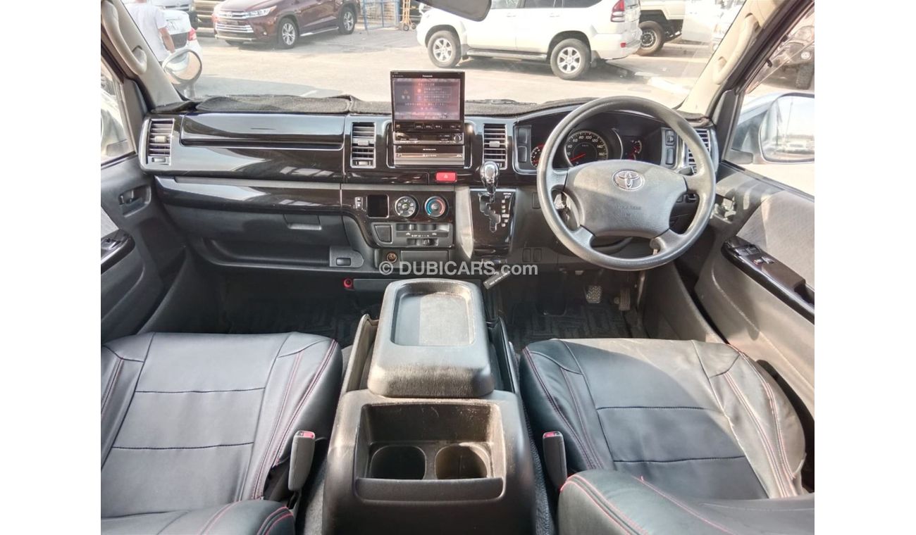 Toyota Hiace TOYOTA HIACE VAN RIGHT HAND DRIVE (PM1326)