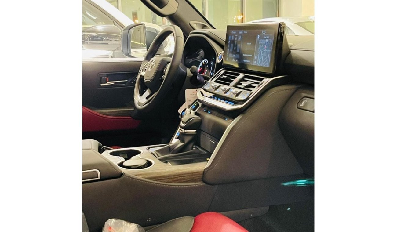 Toyota Land Cruiser VXR BLACK/RED