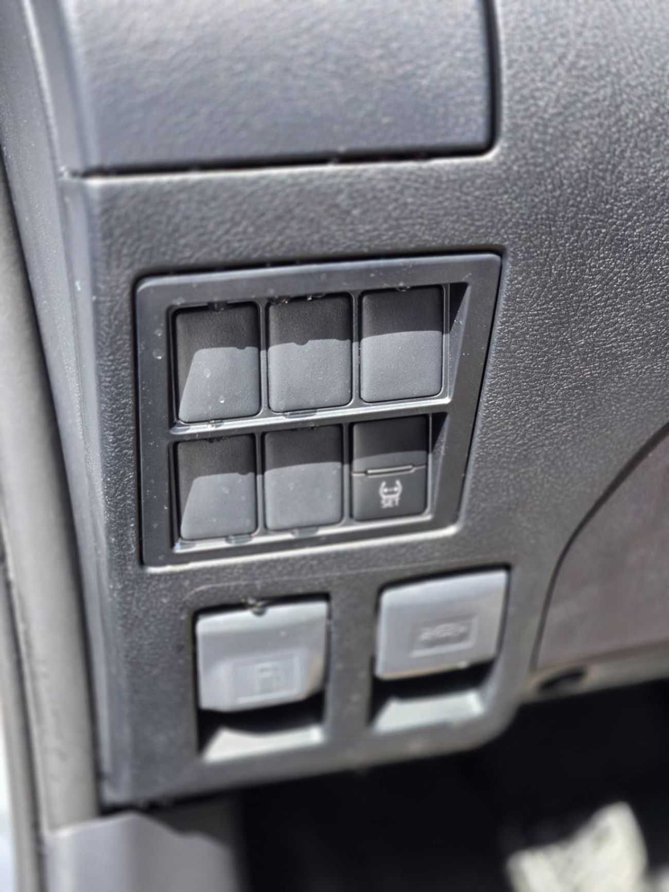 Toyota Hilux 2.7L PETROL GLXS SRS M/T DOUBLE CABIN FULL OPTION PICKUP