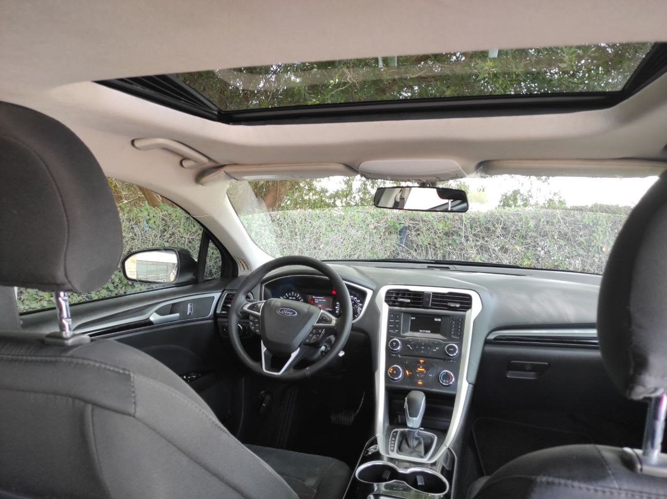 Ford Fusion SE 2.0L Ford fusion 2015 Gcc V4 full options no1