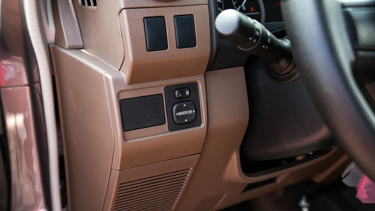 Toyota Land Cruiser LC71 71 MANUAL MID OPTIONS