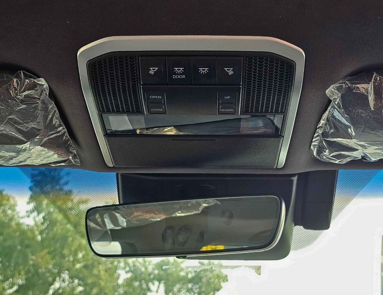 تويوتا لاند كروزر VXR / TWIN TURBO / FULL OPTION / 3.3L V6 DIESEL / HEADUP DISPLAY / JBL SPKRS / SUNROOF (CODE#70000)