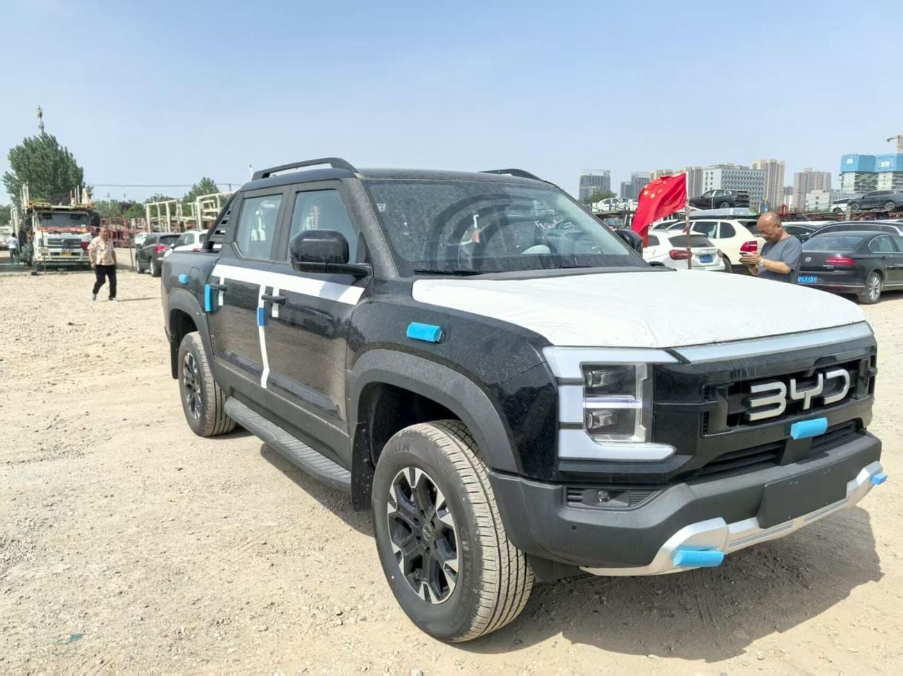 بي واي دي شارك 6 4WD Both left-hand drive and right-hand drive are available