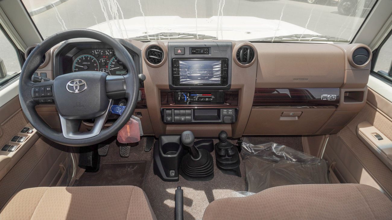 تويوتا لاند كروزر 70 LX 4.0 L V6