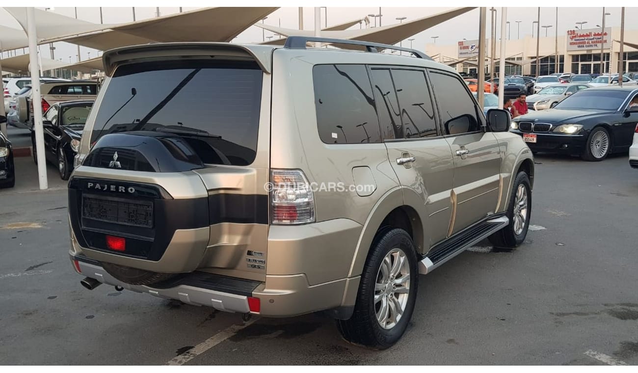 ميتسوبيشي باجيرو موديل 2017 خليجي حاله ممتازه من الداخل والخارج فل مواصفات كراسي جلد ومثبت سرعه وتحكم كهربي كامل ونظا
