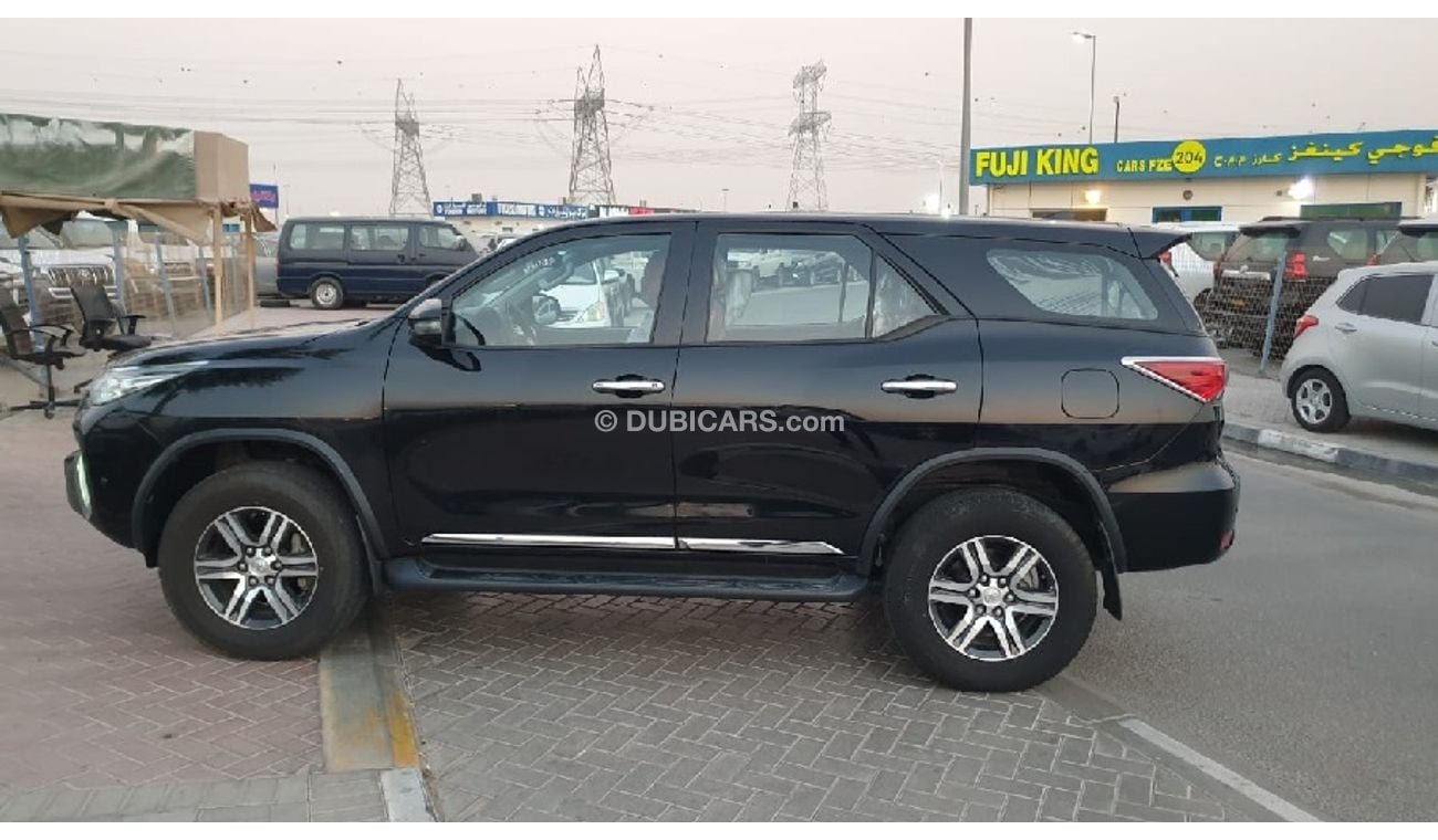 تويوتا فورتونر 2.7 PETROL (4 CYLINDER)