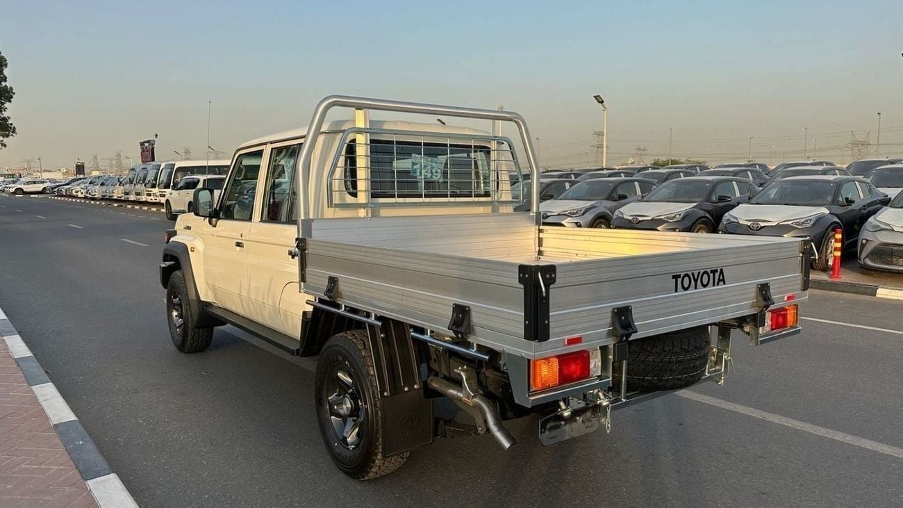 تويوتا لاند كروزر بيك آب AUTO 2.8 DIESEL