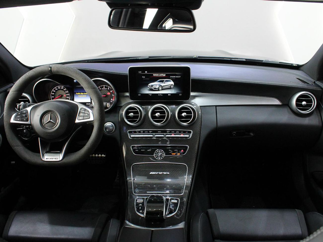 مرسيدس بنز C 63S AMG Std 4.0L (5 Seater)