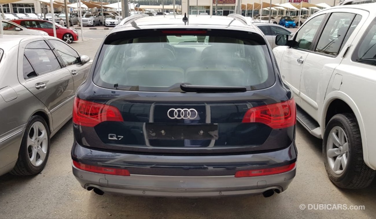 Audi Q7 Model 2012 car prefect condition full service full option low mileage one owner no need any