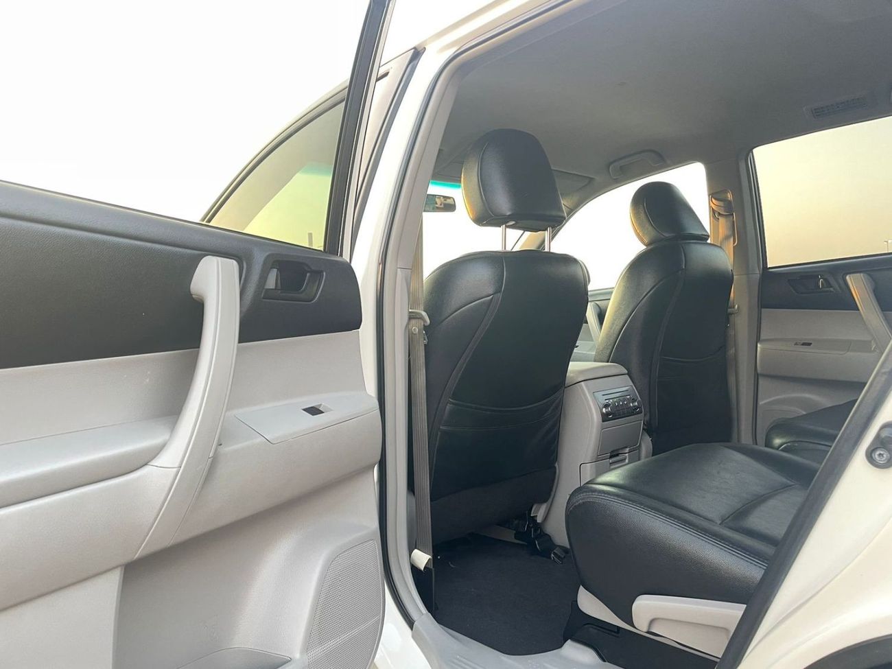 تويوتا هايلاندر 2012 Toyota Highlander LE+ MidOption - 3.5L V6 - 7 Seater - Fully Maintained - 90,000 Mileage