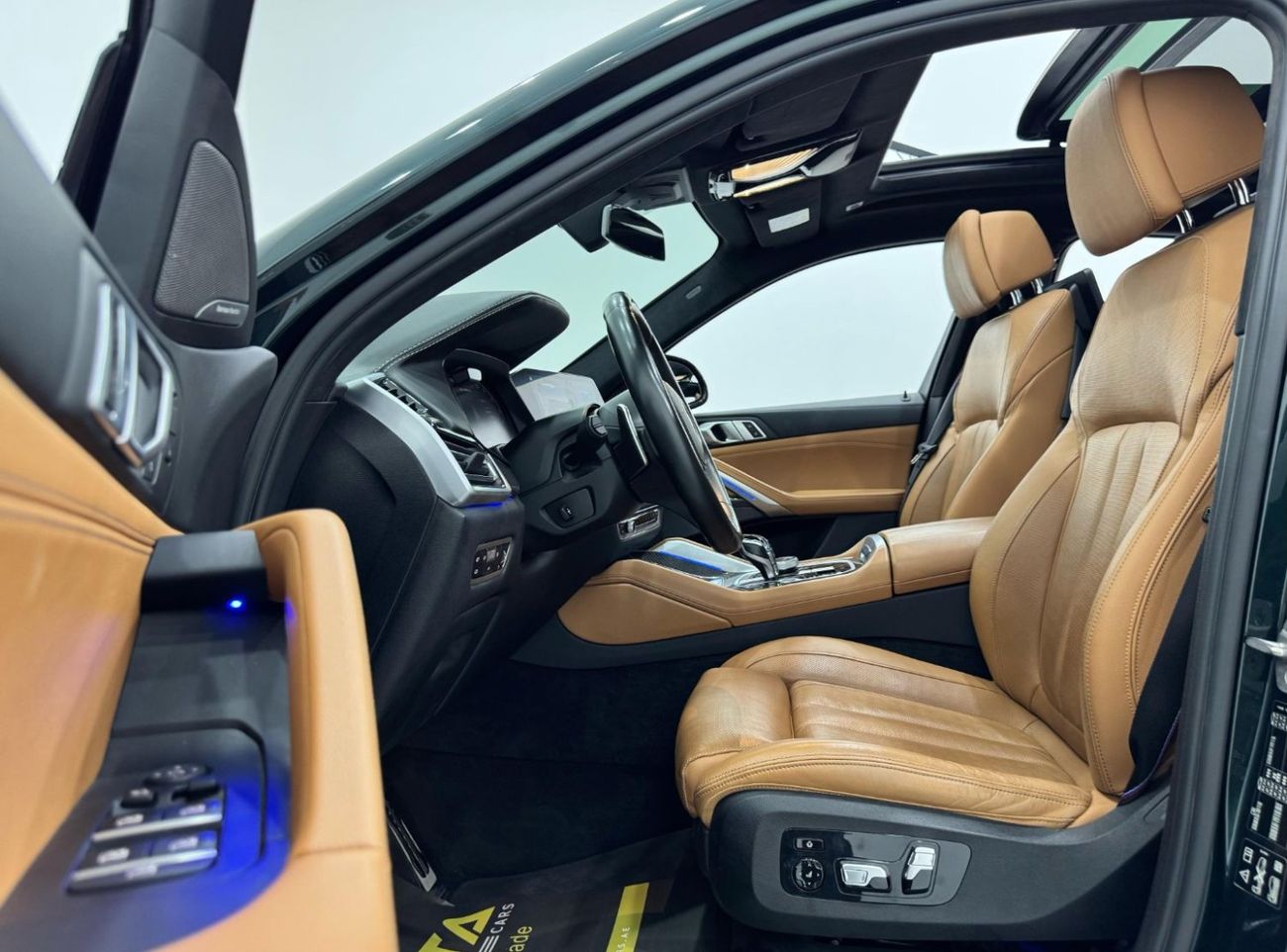 بي أم دبليو X6 M60i 4.4L  2022 BMW X6 M60i M-Sport, 2025 BMW Warranty + Service Pack, Full Options, Very Low Kms, G