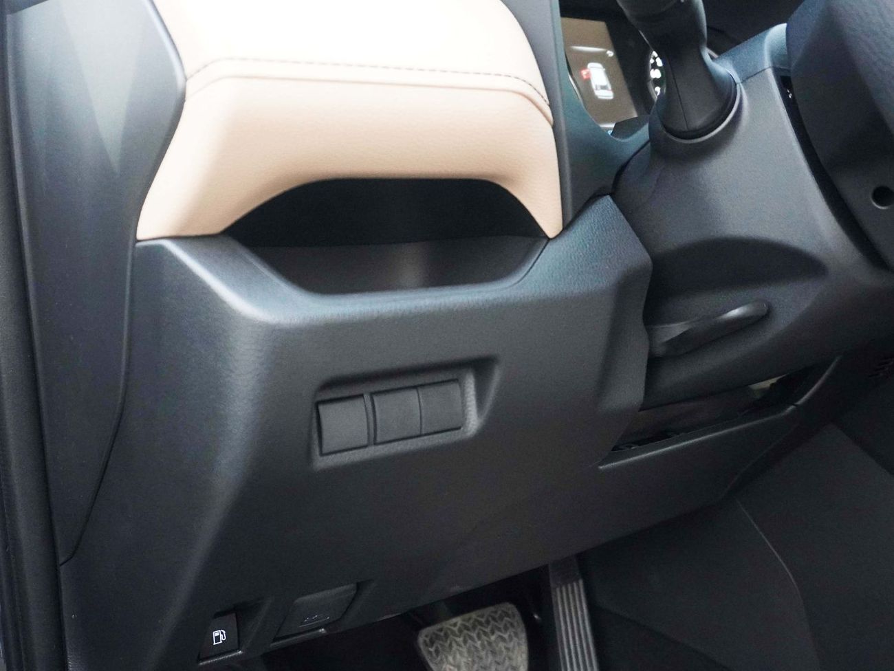 Toyota RAV4 2.5L HEV (REAR CAMERA AND PARKING SENSORS)