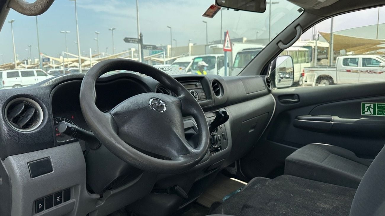 Nissan Urvan STD Microbus 13-Seater Manual (5-Door)