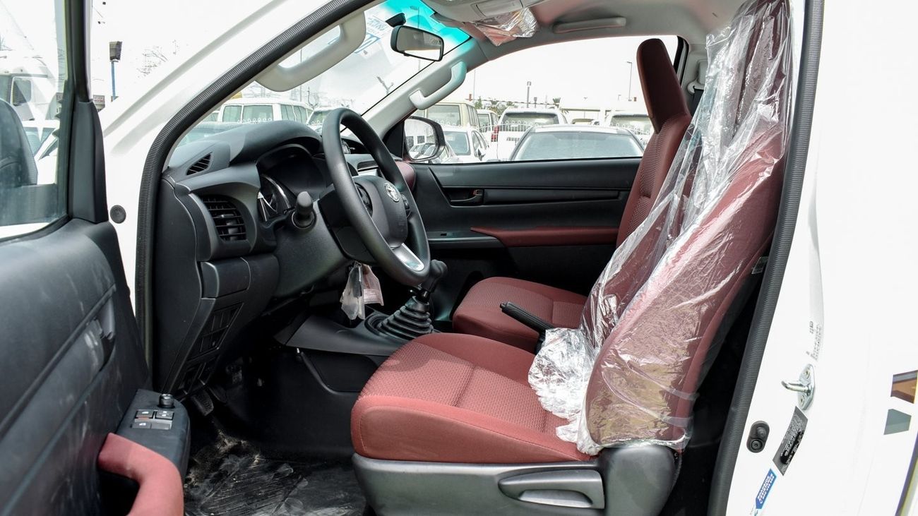Toyota Hilux 2.7L Single Cabin M/T 4WD