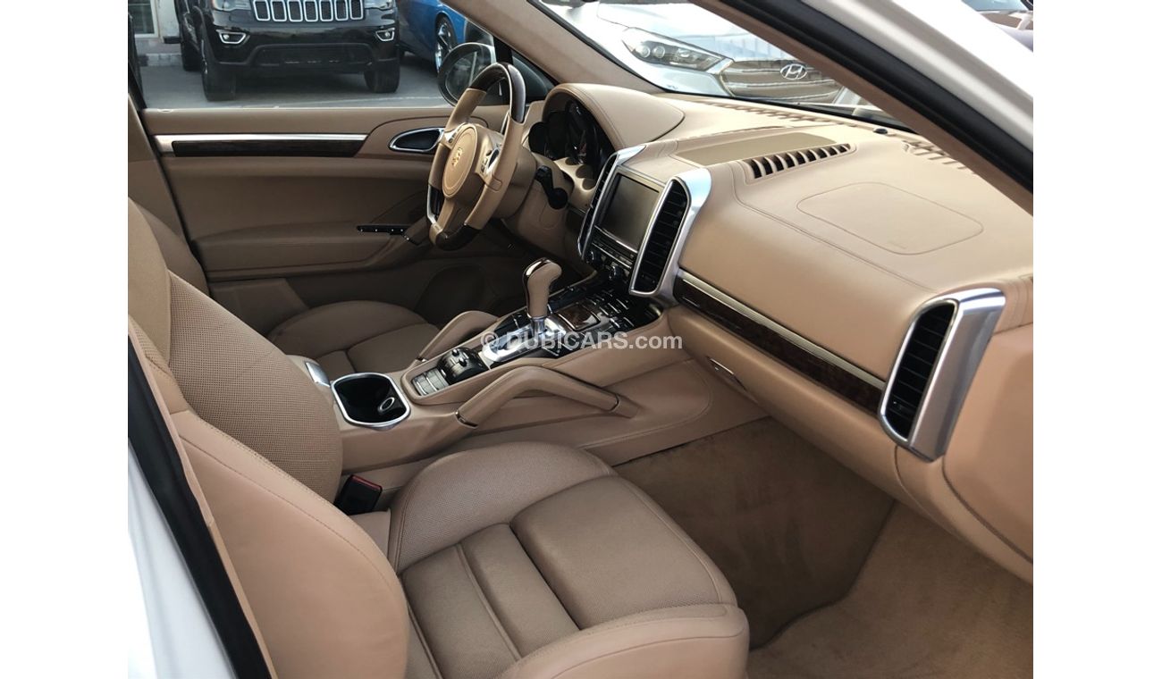 بورش كايان بورش كايين تيربو موديل 2011 خليجي فل مواصفات فتحه سقف وكراسي جلد ومثبت سرعه وتحكم كهربي كامل ونظام ص