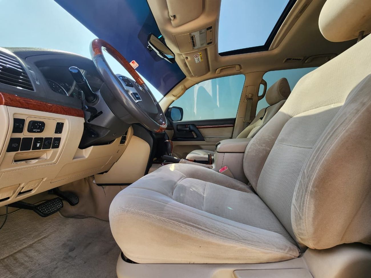 Toyota Land Cruiser GXR V8