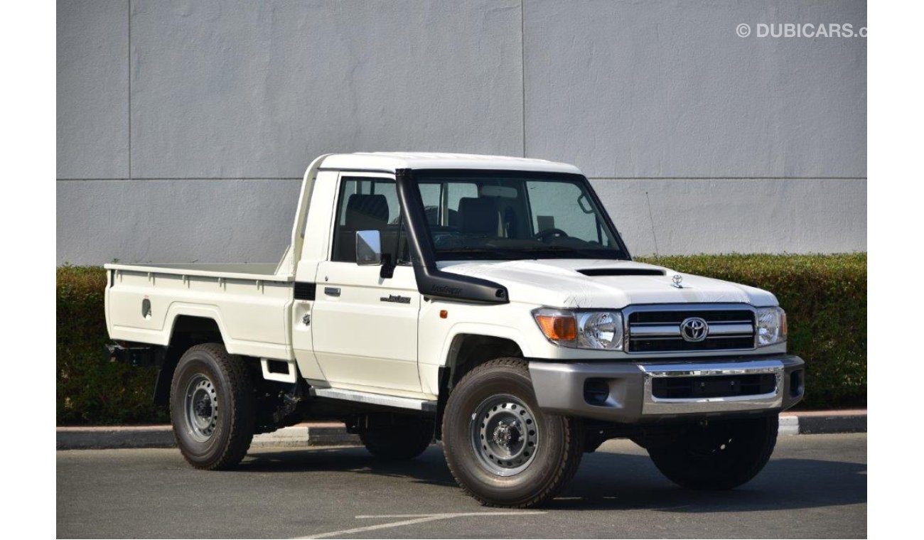 Toyota Land Cruiser Pick Up 79 SINGLE CAB PICKUP V8 4.5L DIESEL MANUAL TRANSMISSION