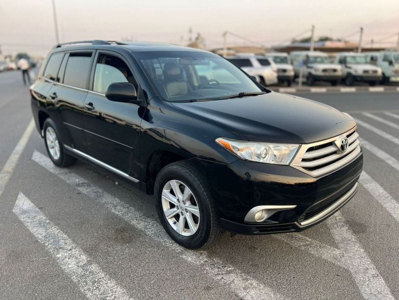 تويوتا هايلاندر 2013 TOYOTA HIGHLANDER XLE - Sunroof - Electric + Leather Seats -3.5L V6