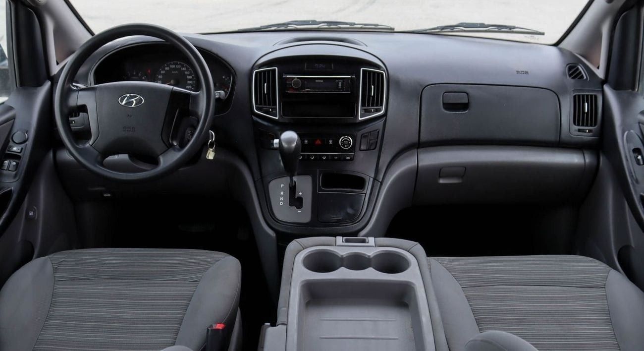 Hyundai H-1 Hyundai H1 2.4L 2020 GCC accident-free, in excellent condition, 1076 P.M