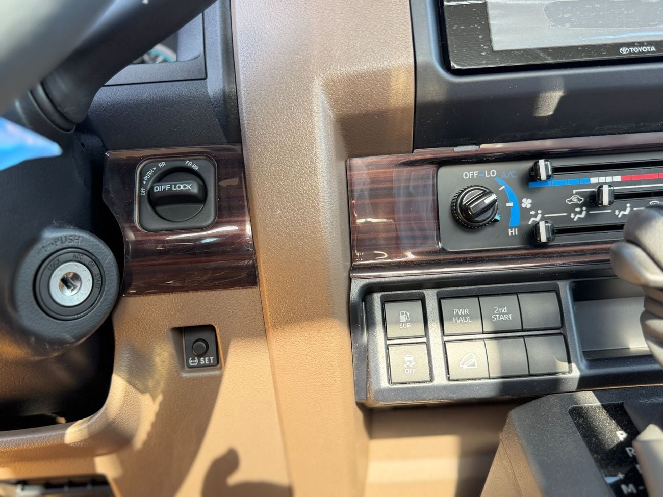 Toyota Land Cruiser Pick Up