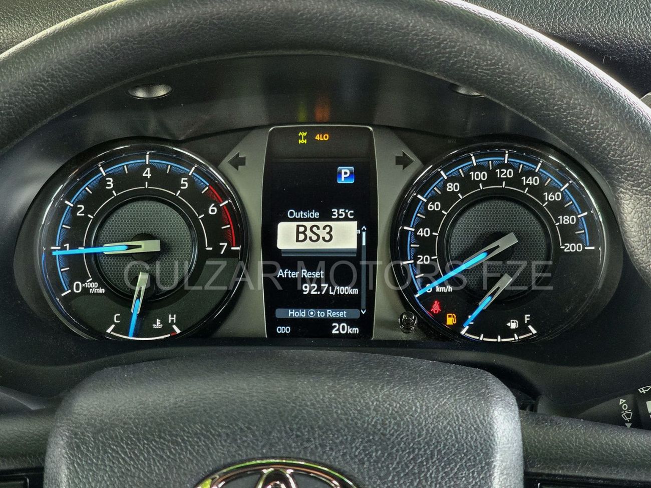 Toyota Hilux HILUX ADVENTURE PETROL 4.0L - FULL WITH COMPRESSOR - BLACK INSIDE BLACK - OMANI