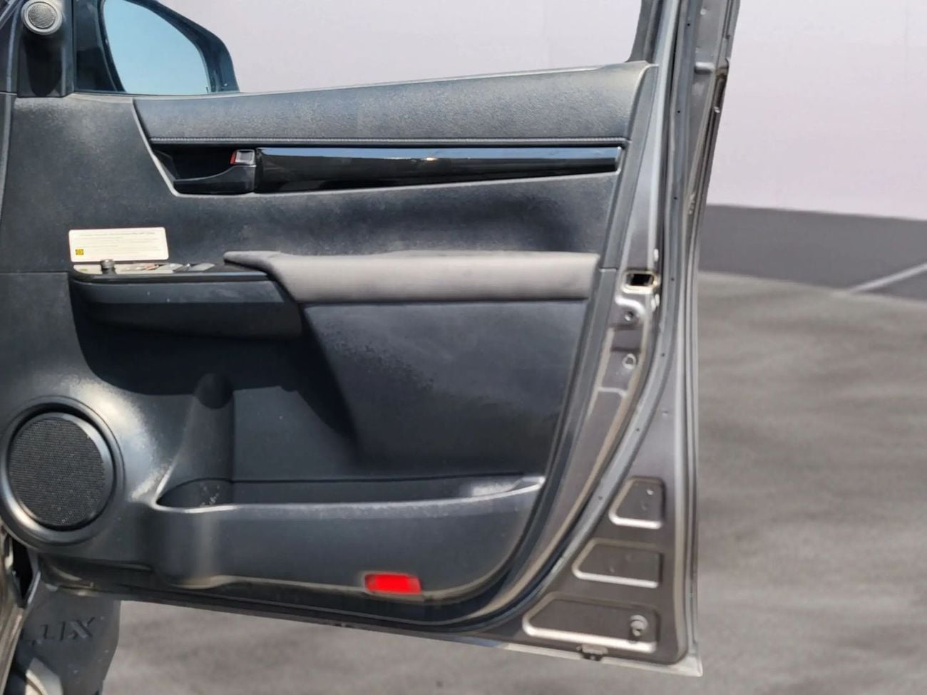 تويوتا هيلوكس 4X4 Diesel 2.8L Right Hand Drive (RHD)