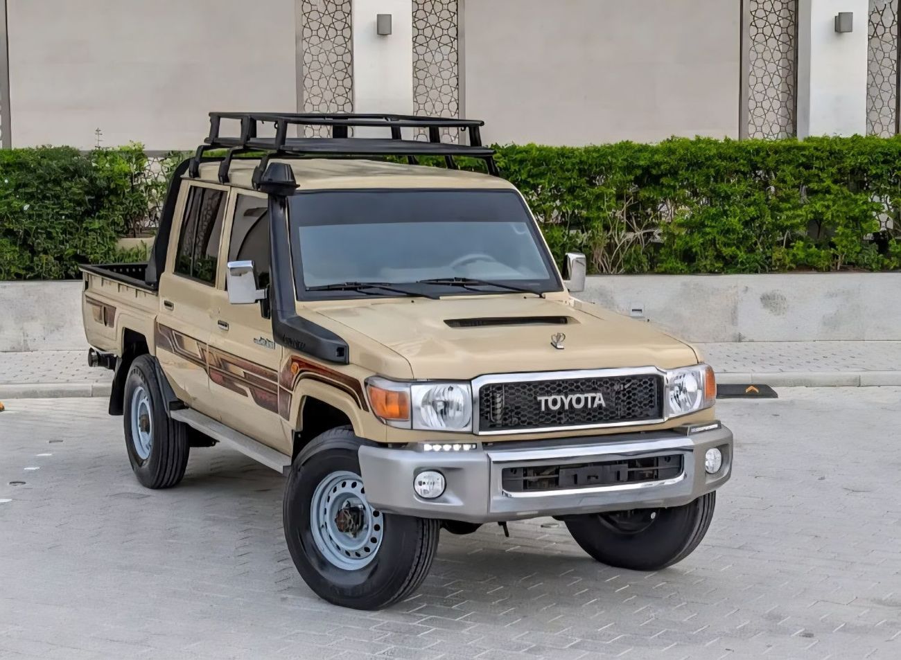 تويوتا لاند كروزر بيك آب LHD Standard Double Cabin 4.5L V8 1VD-FTV Diesel Engine 4WD Manual Gear 5 Seats 4 Doors