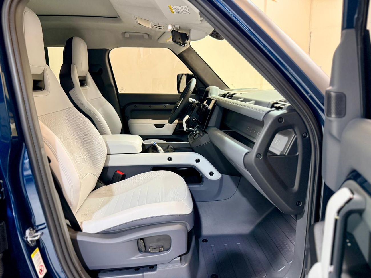 لاند روفر ديفندر 110 P635 OCTA V8 2026