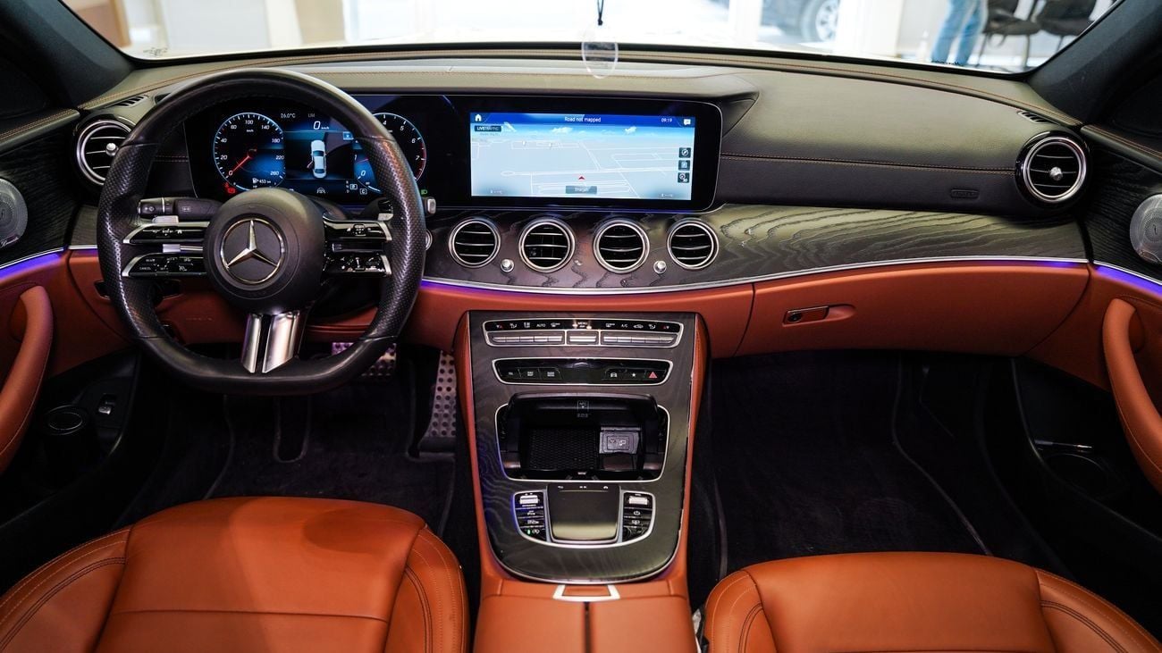 مرسيدس بنز E300 Premium + 2.0L