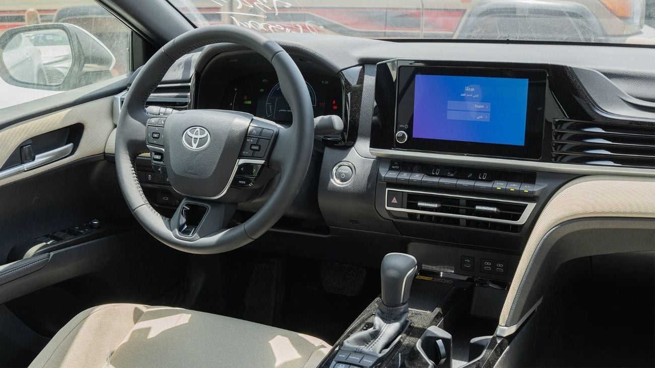 Toyota Camry 2025 Toyota Camry LE 2.5L AT Hybrid (White)