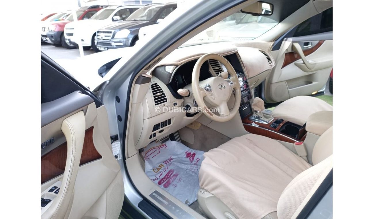 Infiniti FX50 Infiniti FX50 Gulf model 2009, paint, agency number one, leather hatch, sensors, alloy wheels, cruis