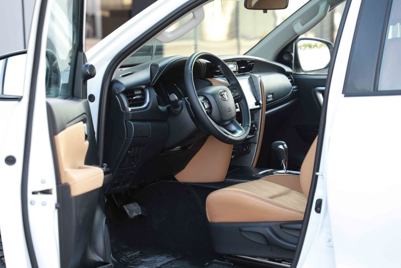 تويوتا فورتونر 2025 Toyota Fortuner GXR 4.0 - Platinum White inside Beige | Export Only