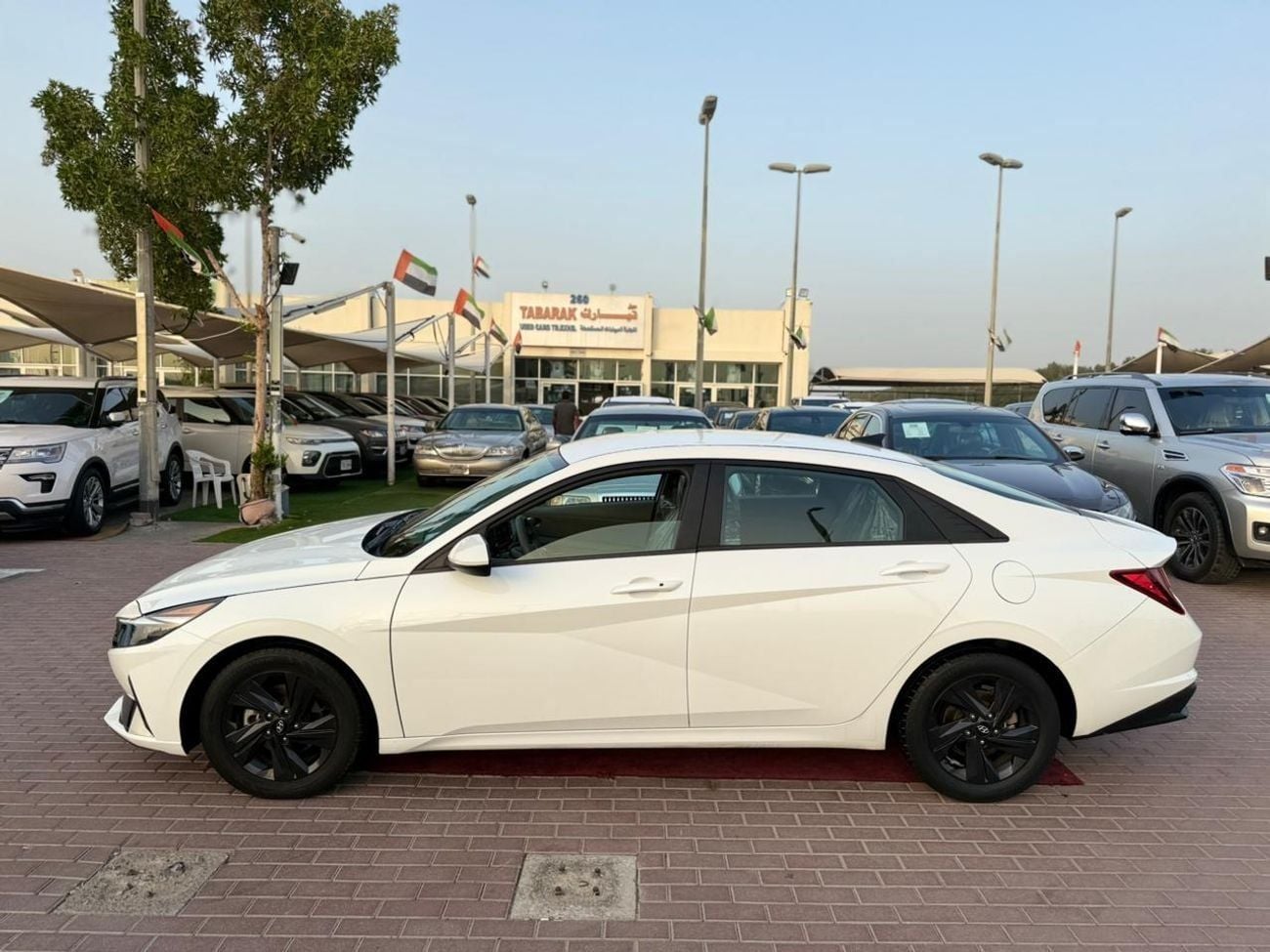 Hyundai Elantra COMFORT VERY CLEAN CAR LOW MILEAGE