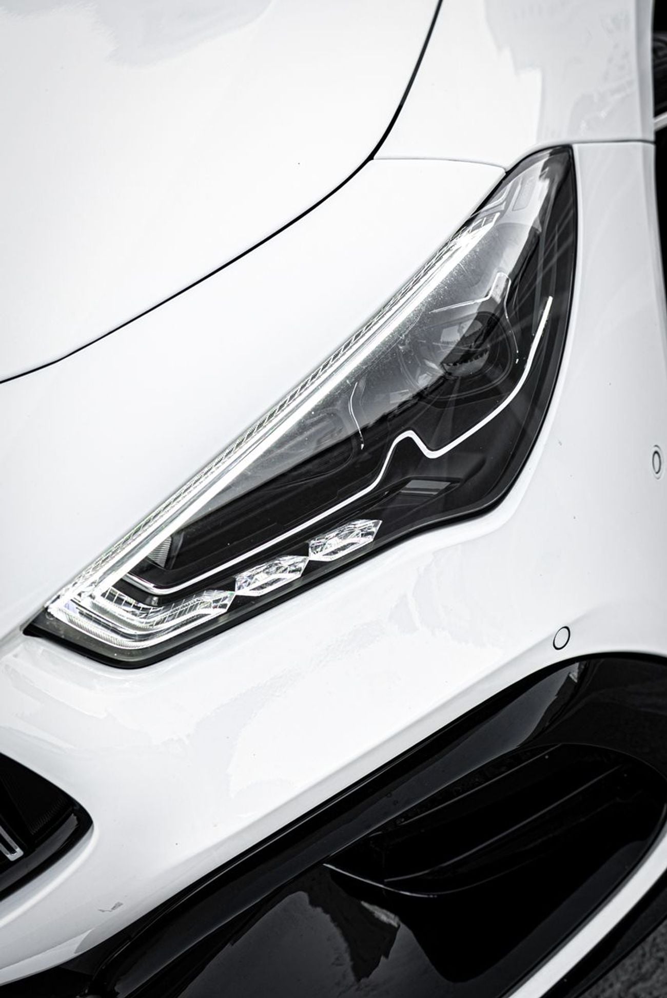 مرسيدس بنز CLA 250 Premium + 2.0L