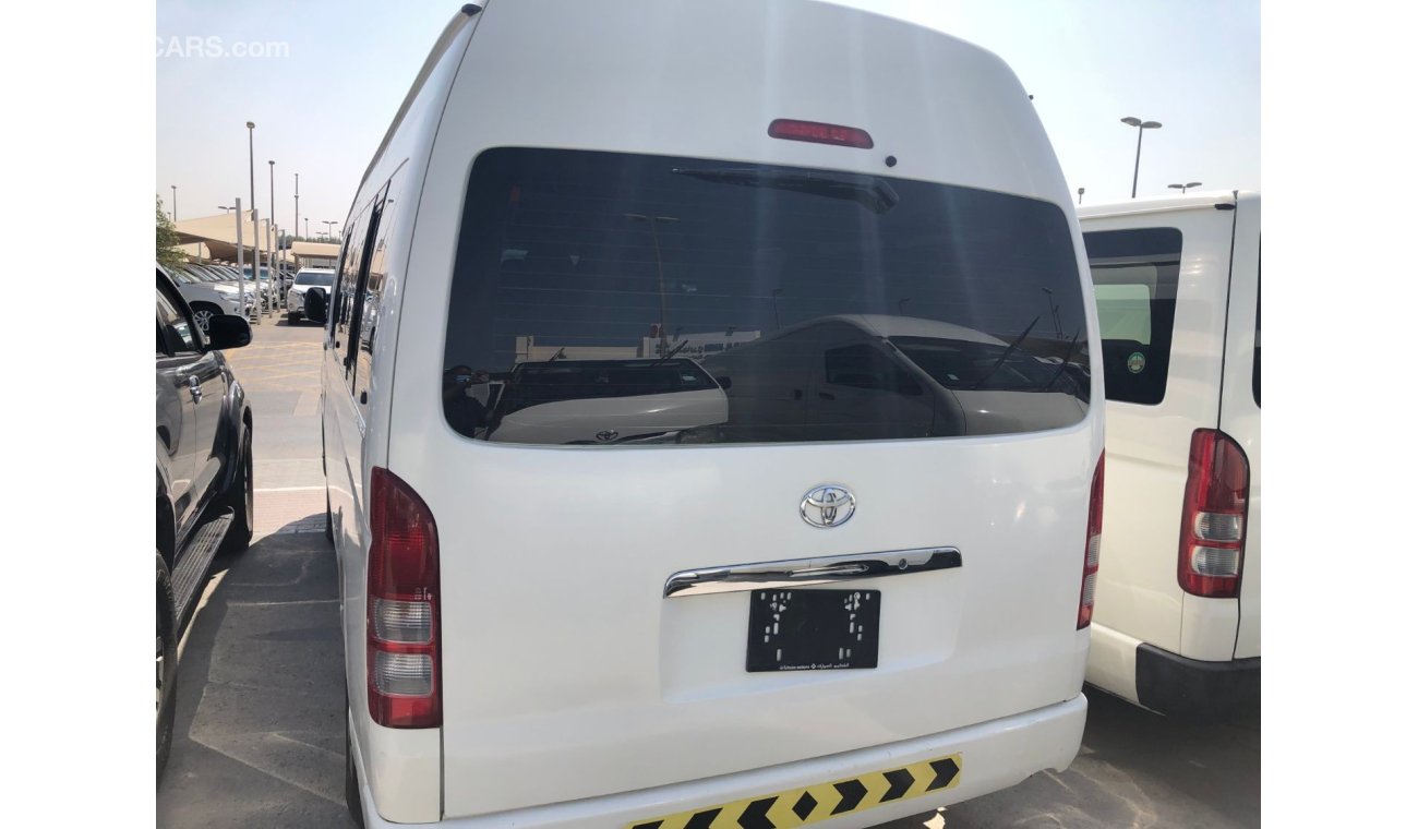 Toyota Hiace Toyota Hiace Highroof Bus 15 seater, A/T, model:2012. Only done 99000 km