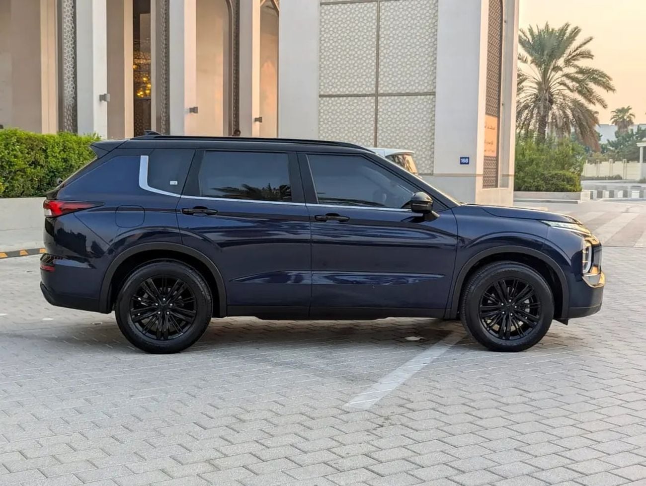 Mitsubishi Outlander PREMIUM 2024 GCC Specs Exterior and Interior Excellent Condition