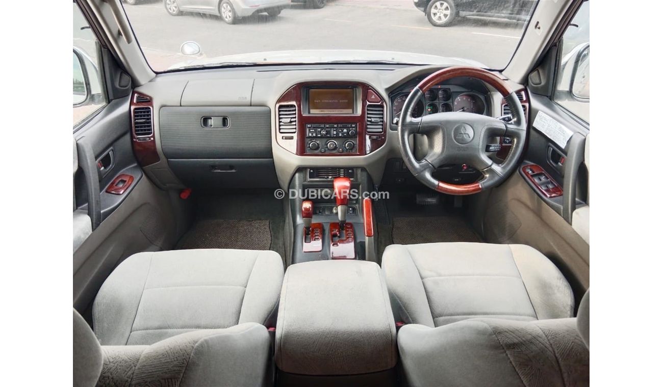 Mitsubishi Pajero MITSUBISHI PAJERO RIGHT HAND DRIVE(PM05806)