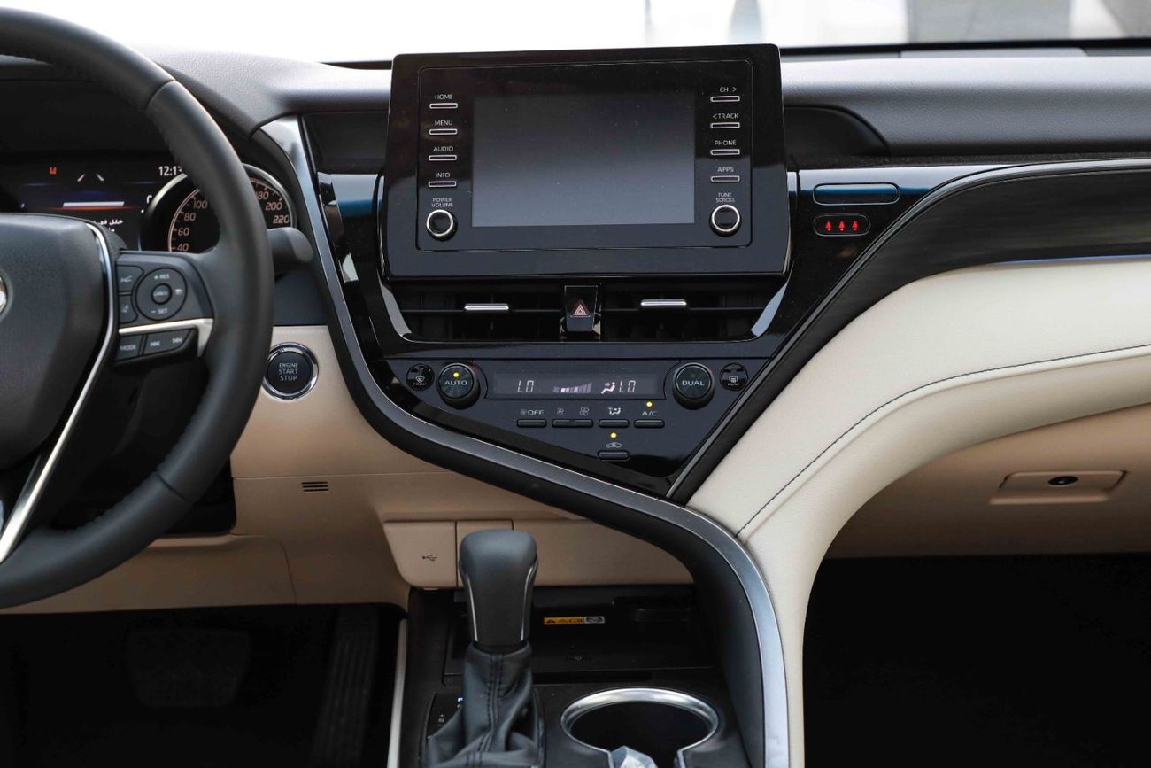 تويوتا كامري تويوتا كامري 3.5 2024 - اسود اتيتيود من الداخل بيج | تصدير فقط