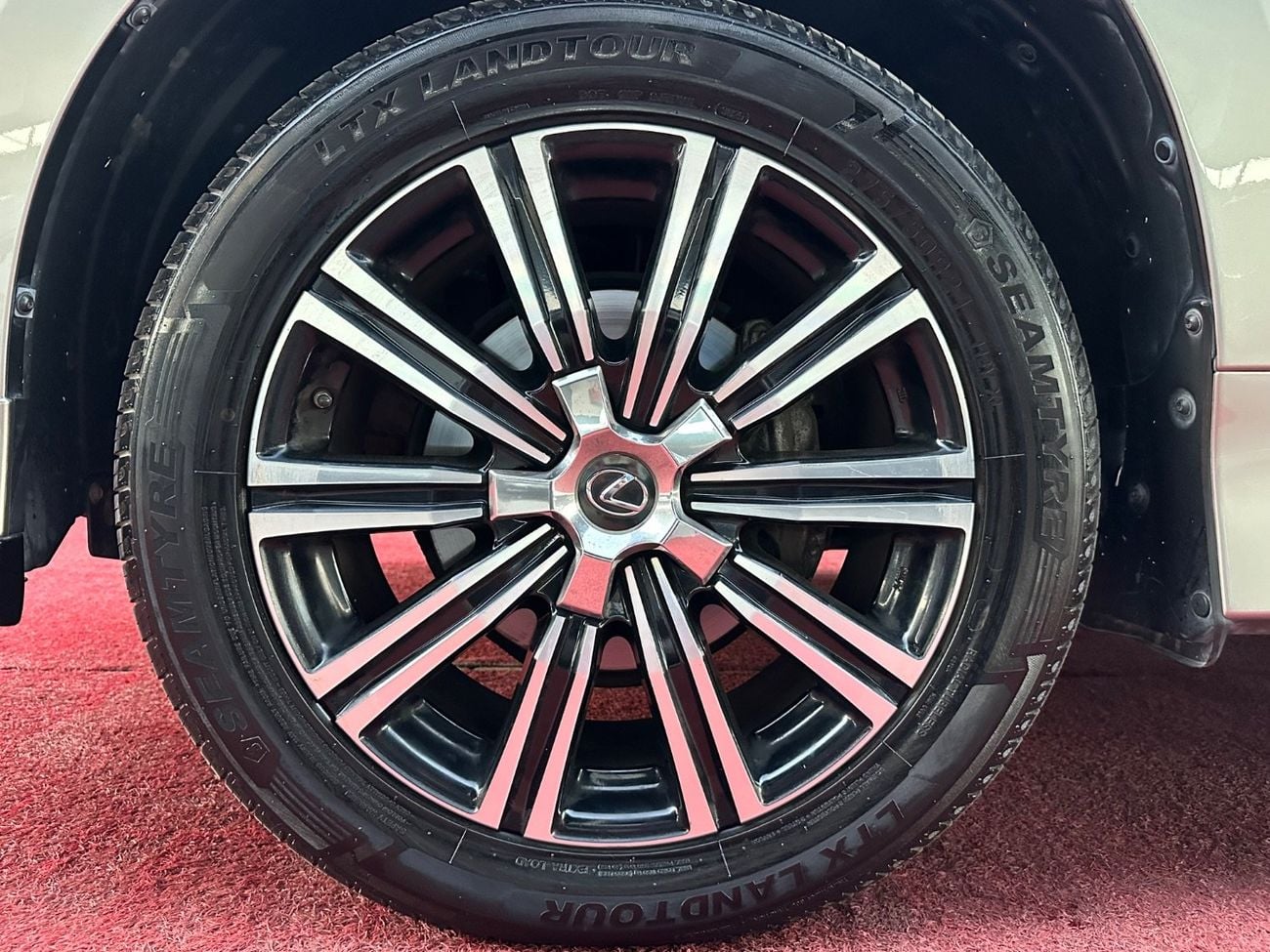 لكزس LX 570 SIGNATURE