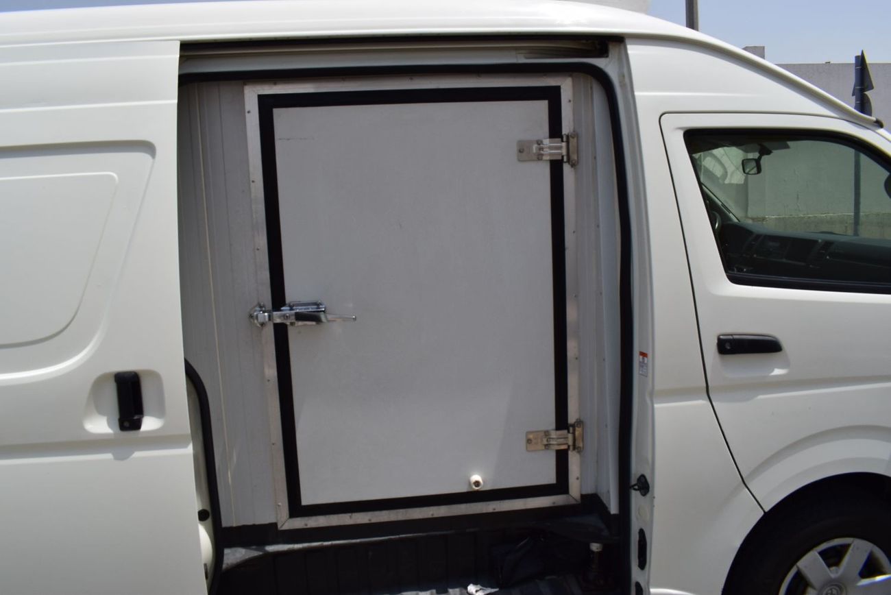 Toyota Hiace GLS - High Roof Toyota Hiace Highroof Freezer 2.7L, model:2020. Excellent condition