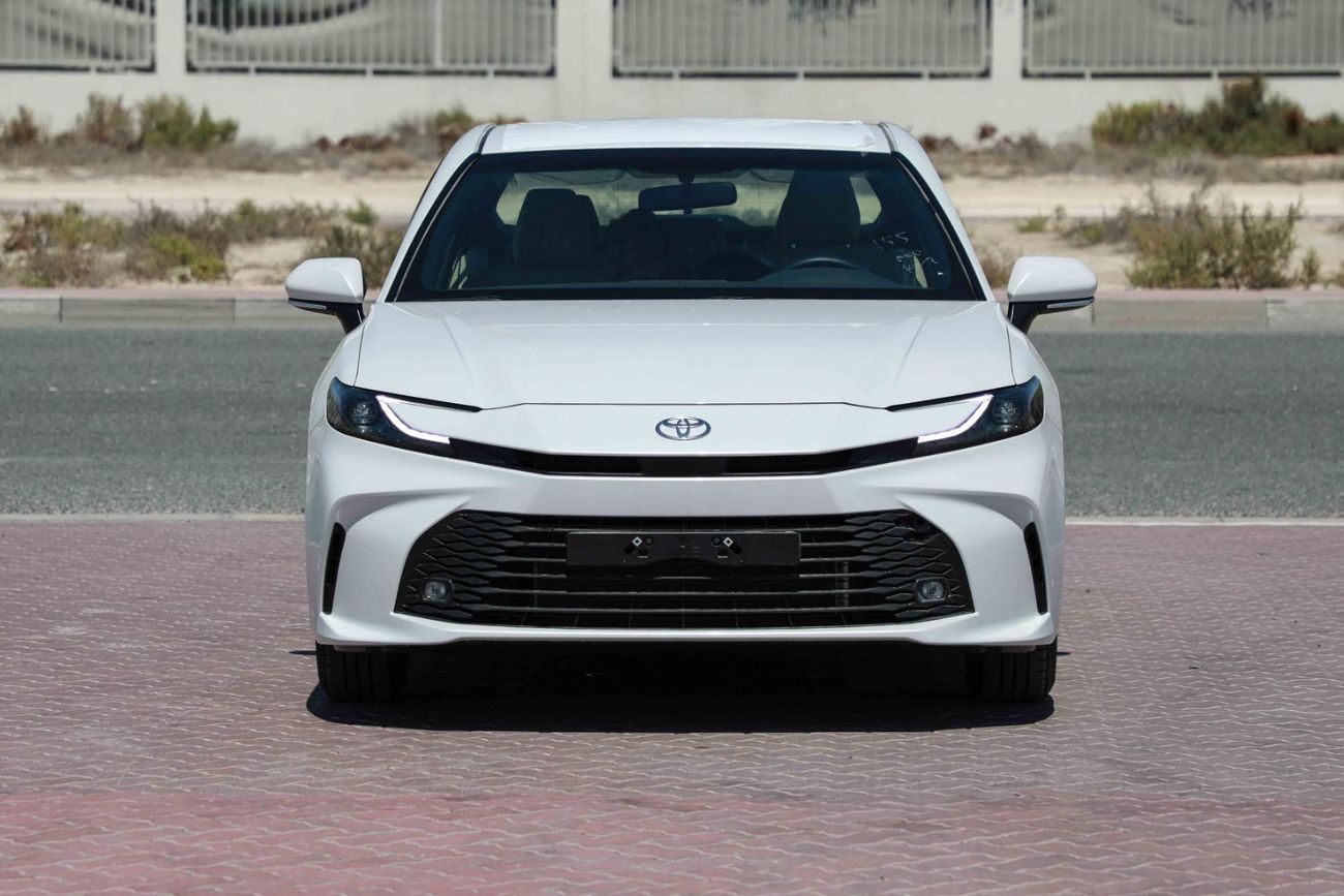 تويوتا كامري LE 2.5 Hybrid - PLATINUM WHITE PEARL inside BEIGE | Export Only