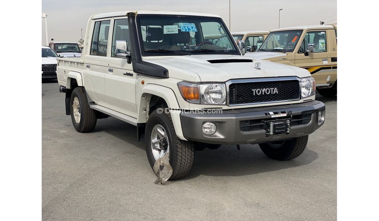 تويوتا لاند كروزر بيك آب دبل كابين ديزل 2022 - ونش - دفلوك - رفارف - رنجات - شاشه - كاميرا - كمبروسر هواء