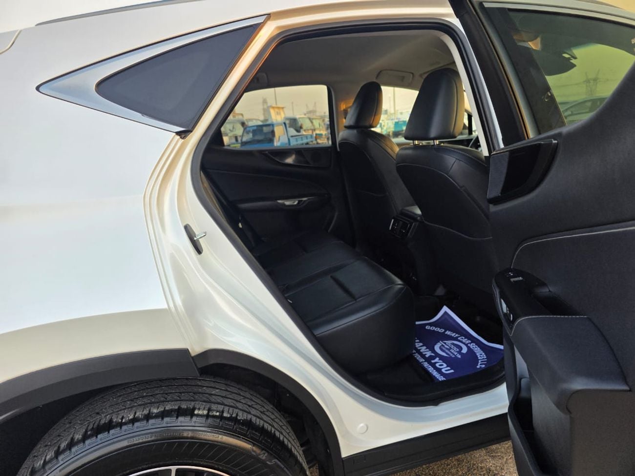 لكزس NX 250 PREMIUM لكزس NX250 موديل 2023، زر ضغط وصندوق خلفي أوتوماتيكي (JTJADCAZ4P2006757)