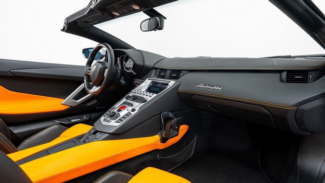 لامبورغيني أفينتادور ROADSTER