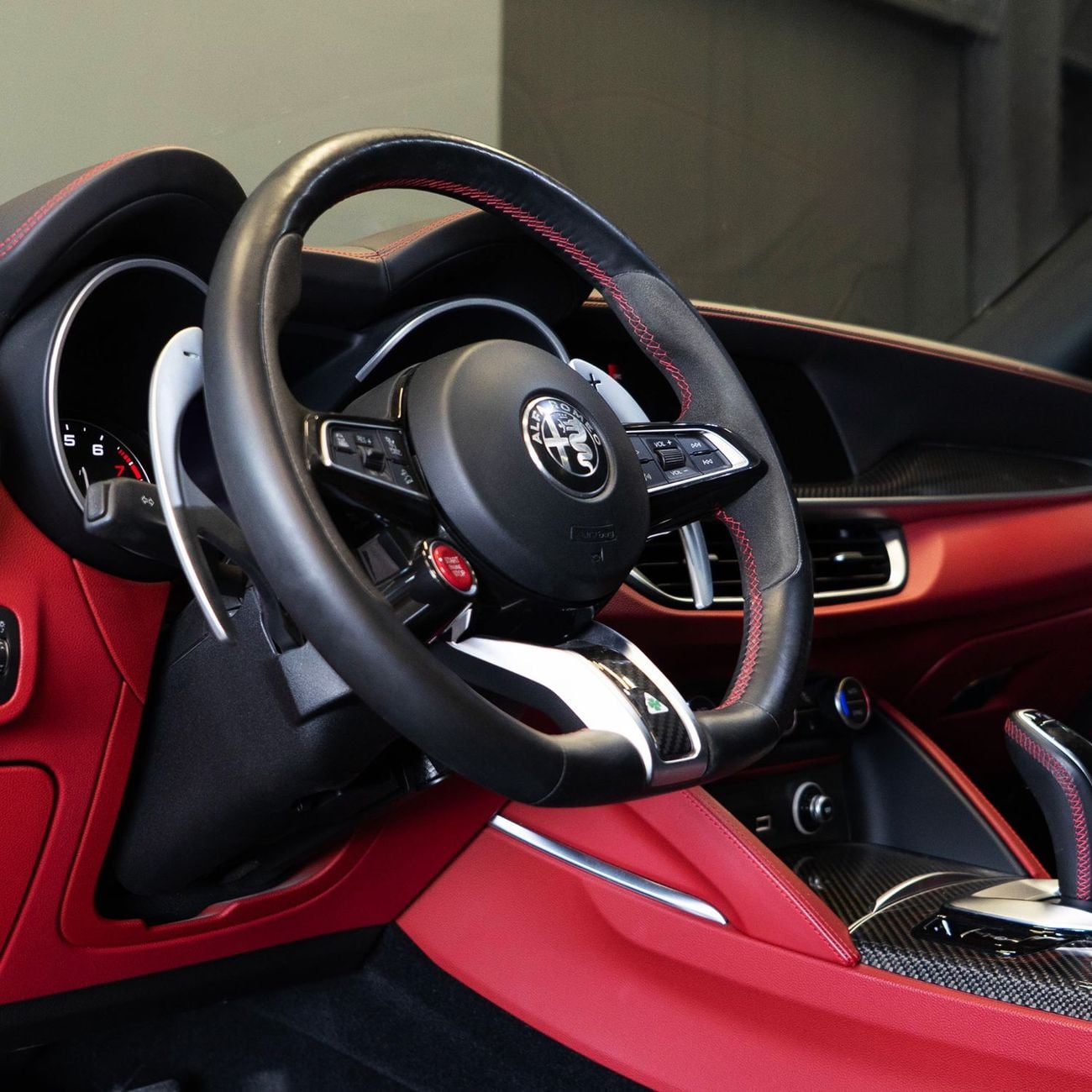 Alfa Romeo Stelvio AED 2,682 P.M • 0% Downpayment •  Alfa Romeo Stelvio Quadrifoglio • 1 Year Warranty