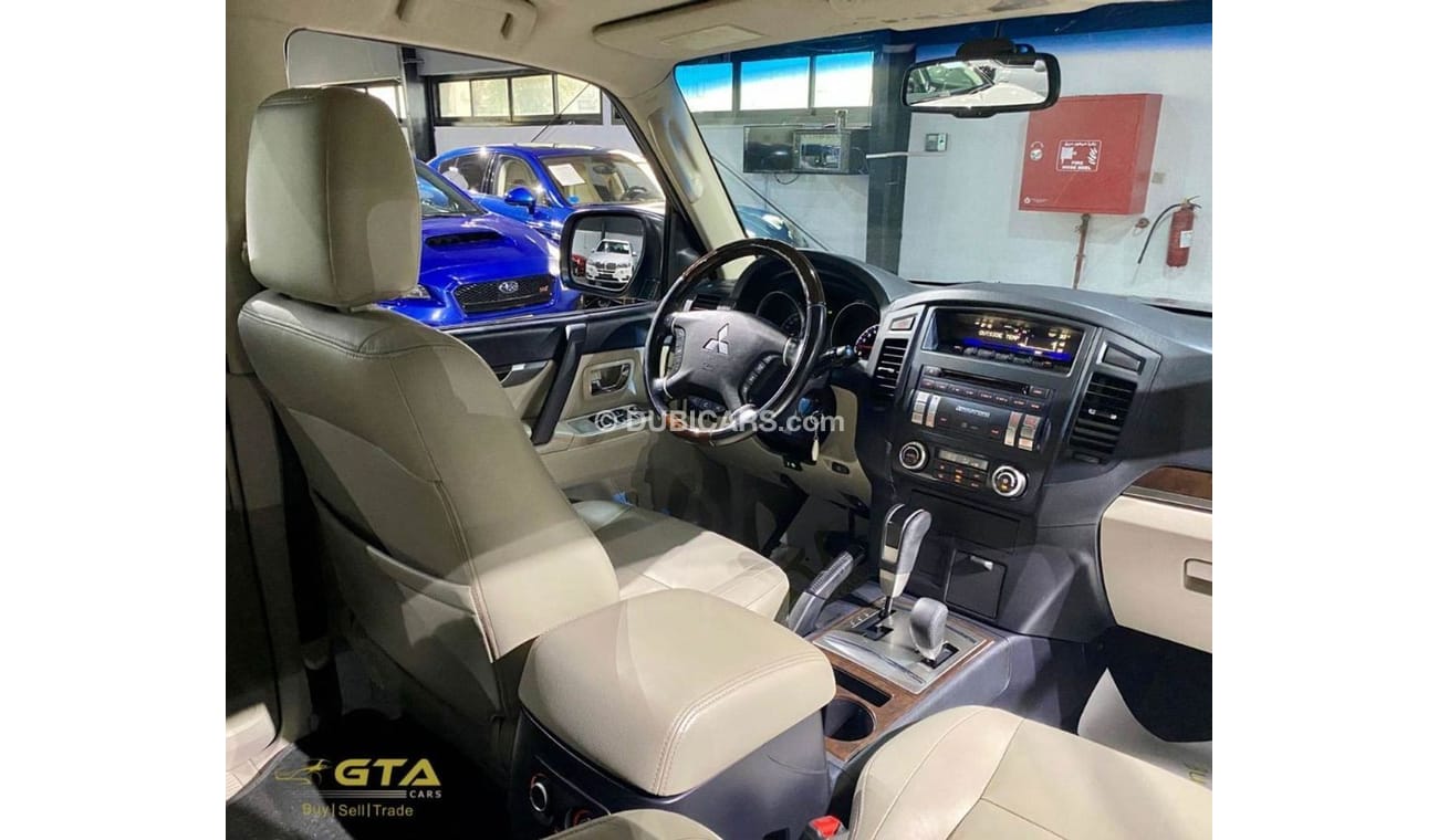 ميتسوبيشي باجيرو 2011 Mitsubishi Pajero, Full Options, Service History, GCC