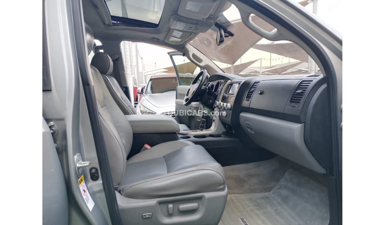 تويوتا سيكويا موديل 2009 لون سيلفر رقم واحد فتحة مثبت سرعة تحكم بحالة ممتازة لاتحتاج لأى مصاريف