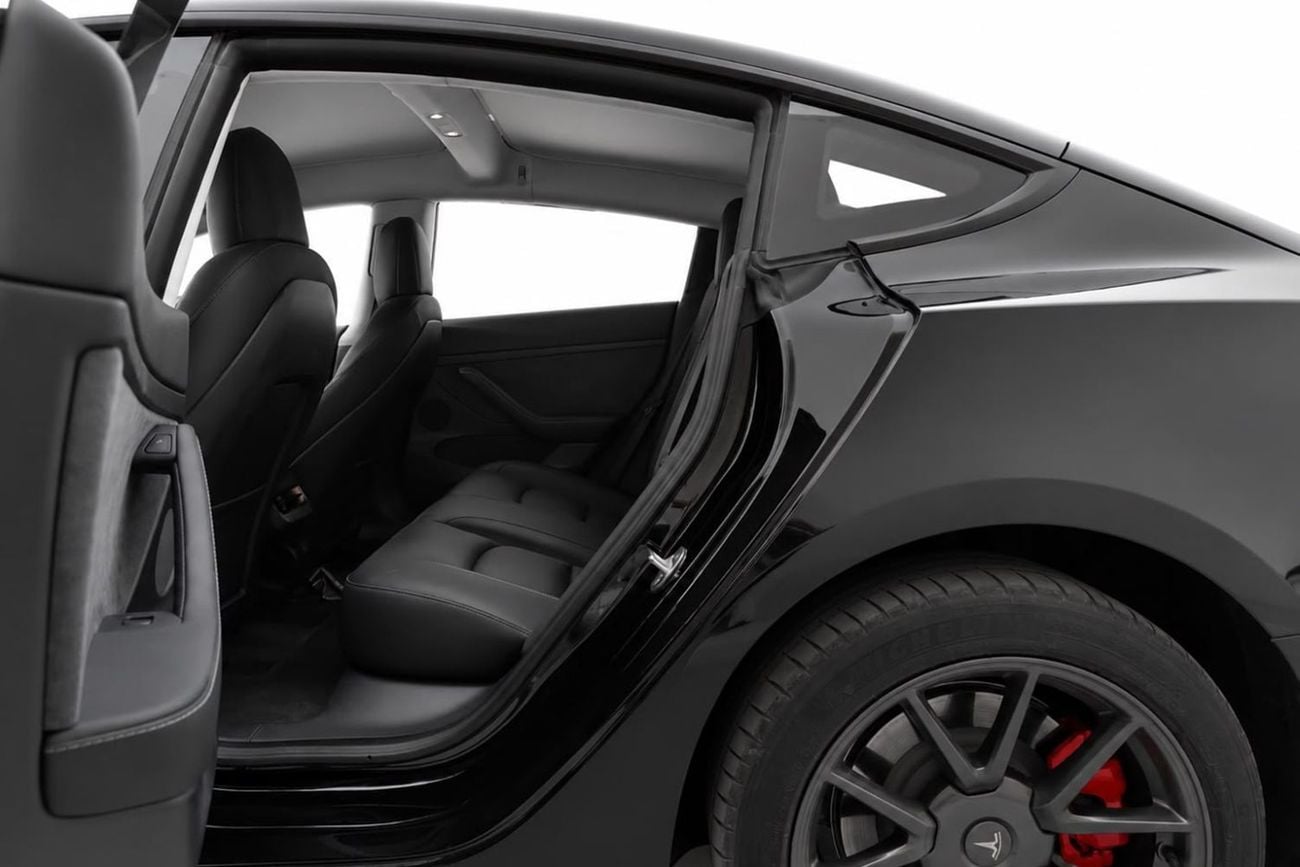 Tesla Model 3 Tesla Model 3 Long Range 2023 l Autopilot l AED 2,350 / Monthly